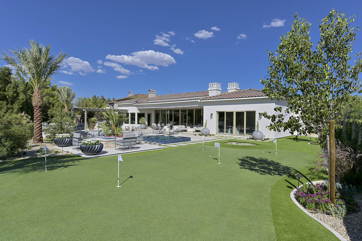 Mark O’Meara's Southern Highlands home has a putting green. (Nartey/Wilner Group, Simply Vegas)