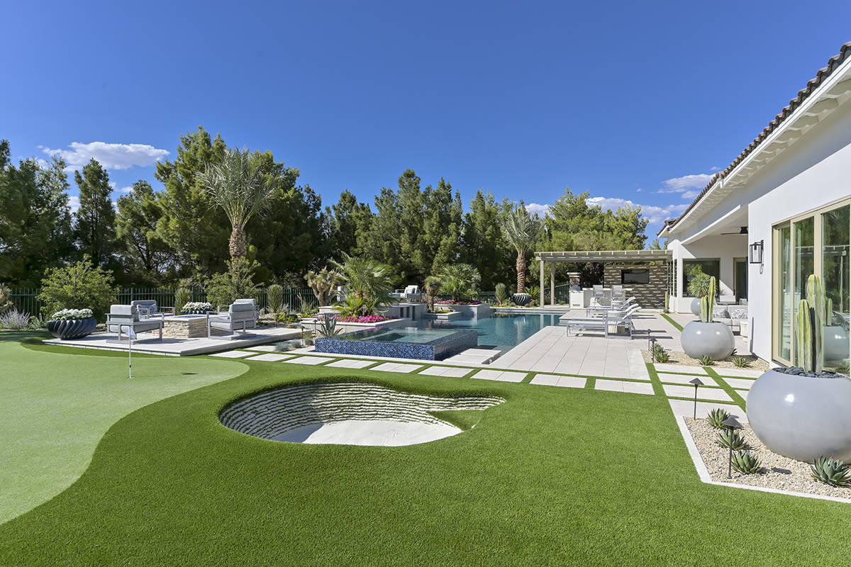 The backyard. (Nartey/Wilner Group, Simply Vegas)