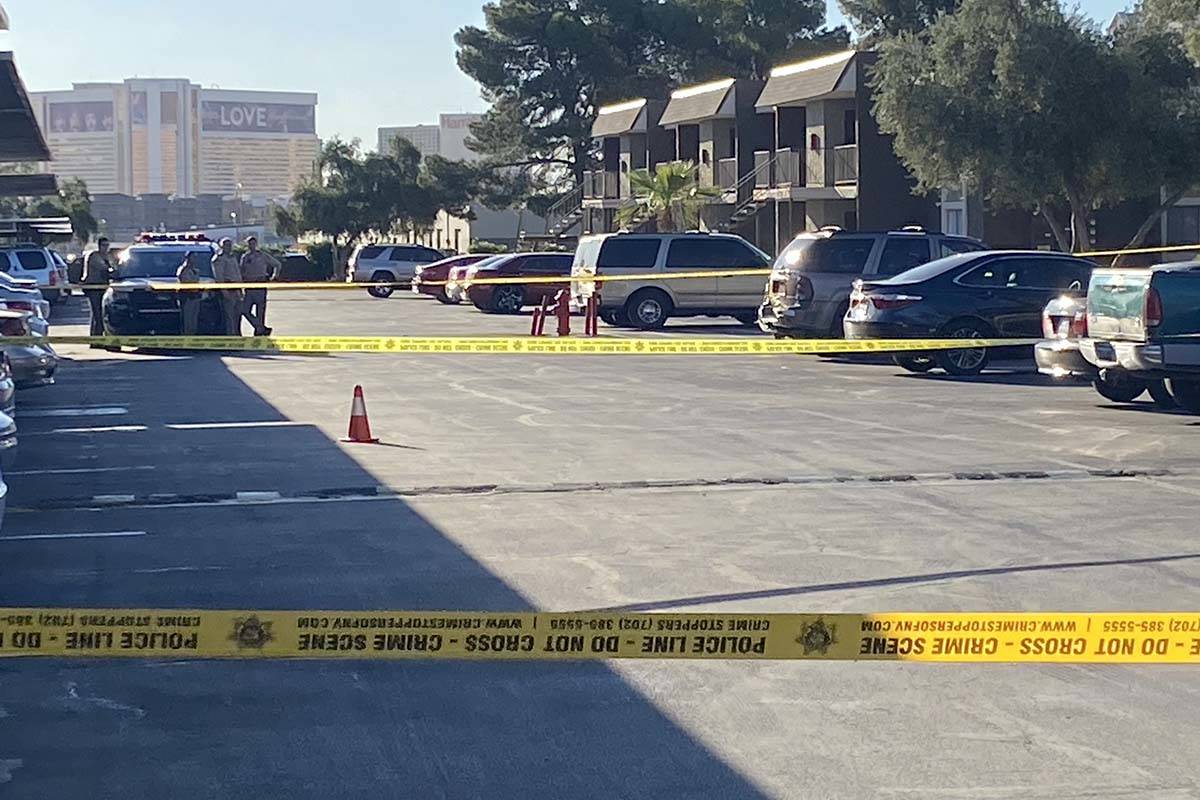 Las Vegas police investigate a shooting at an apartment complex in the 3800 block of Wynn Road, ...