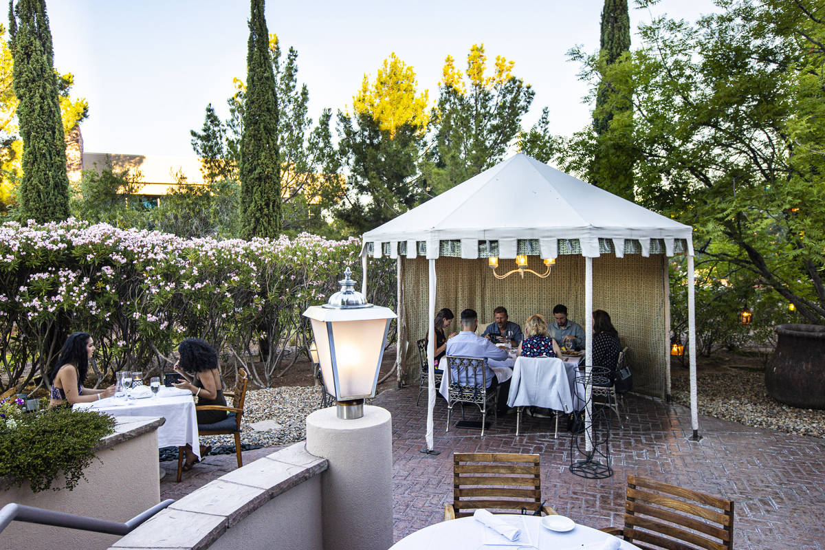 People dine outdoors at Vintner Grill in Las Vegas on Wednesday, June 10, 2020. (Chase Stevens/ ...