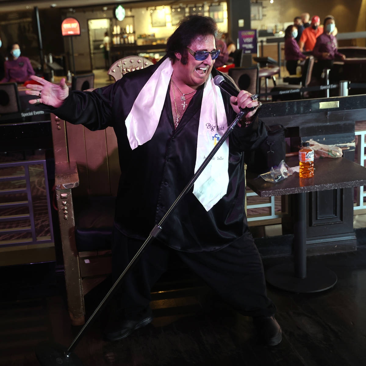 Pete "Big Elvis" Vallee performs at the Piano Bar at Harrah’s Las Vegas