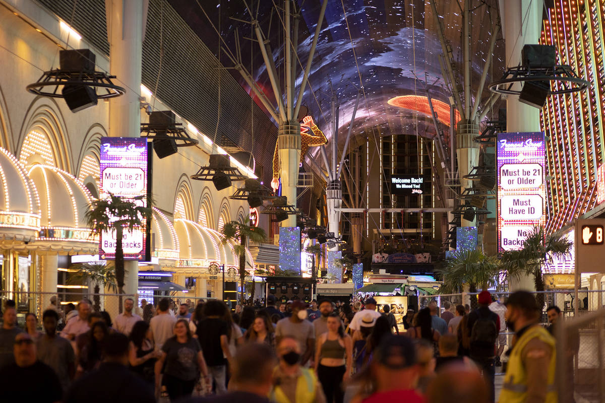 New Year's Eve 2012 at Las Vegas' Fremont Street Experience - Rok