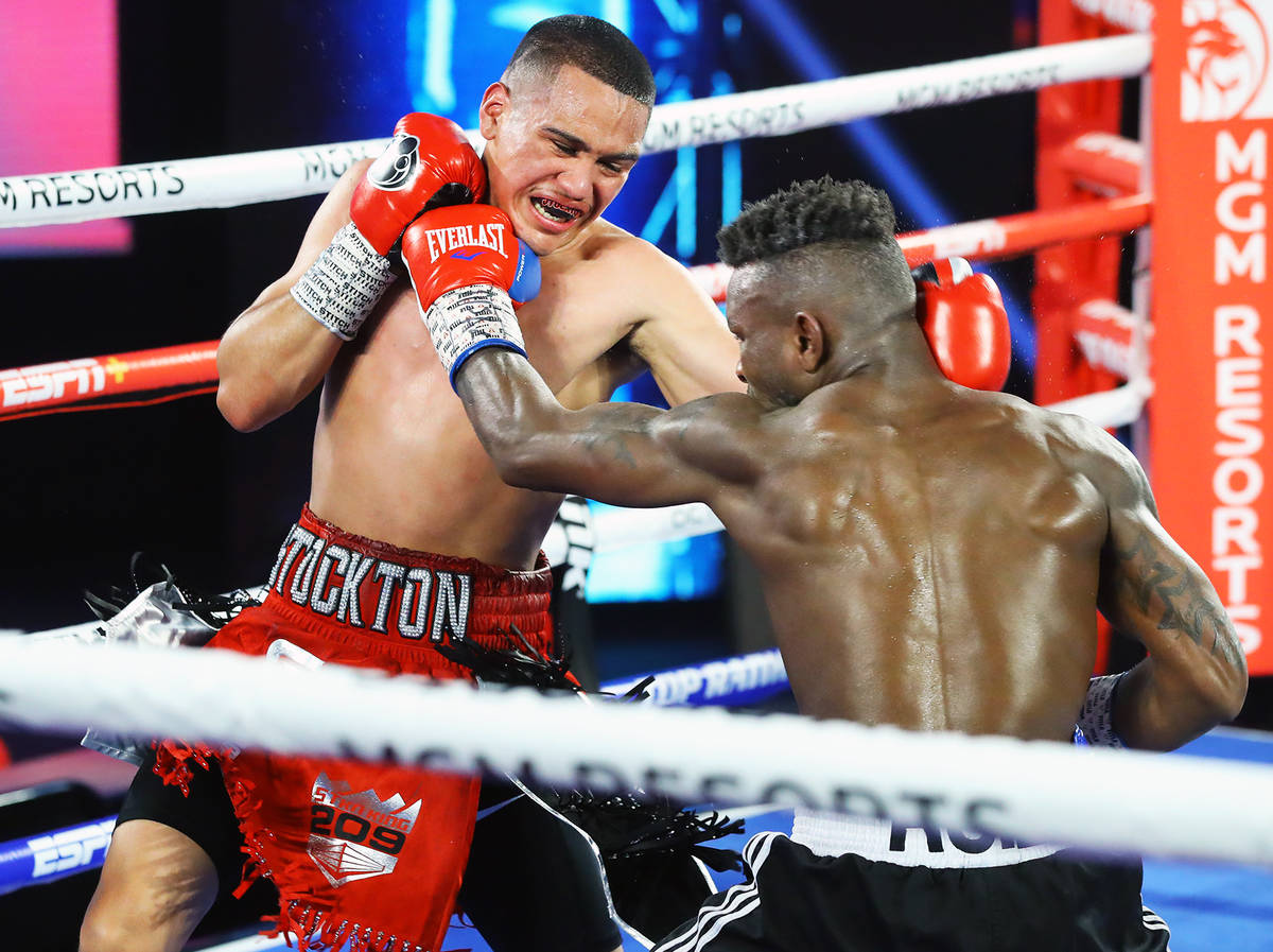 Gabriel Flores Jr., left, and Josec Ruiz trade punches during their lightweight fight Thursday, ...