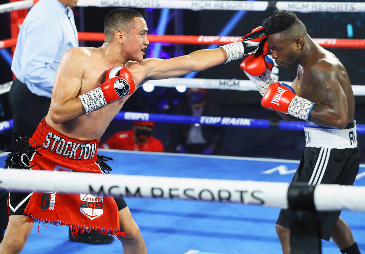 Gabriel Flores Jr., left, lands a punch against Josec Ruiz during their lightweight fight Thurs ...