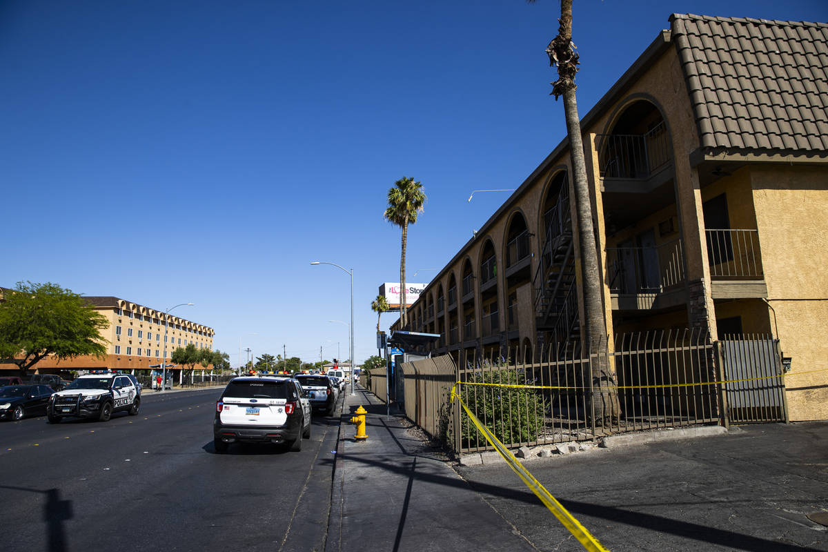 Las Vegas police investigate the scene of a homicide around a Siegel Suites at Bonanza Road and ...