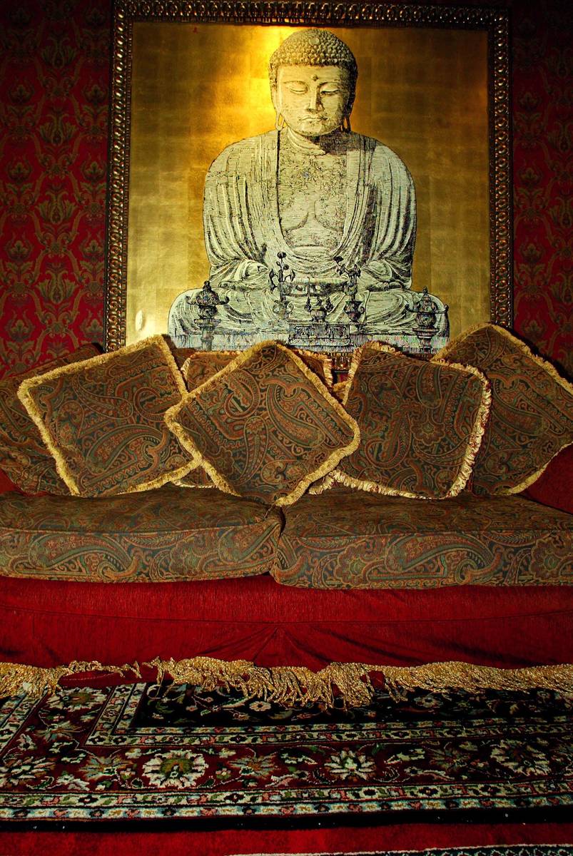 A statue in the House of Blues Foundation Room, which was photographed in 2004. (Las Vegas Revi ...