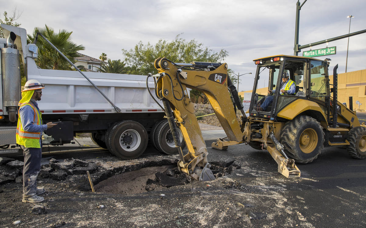 Sinkhole closes intersection near downtown Las Vegas Downtown Local