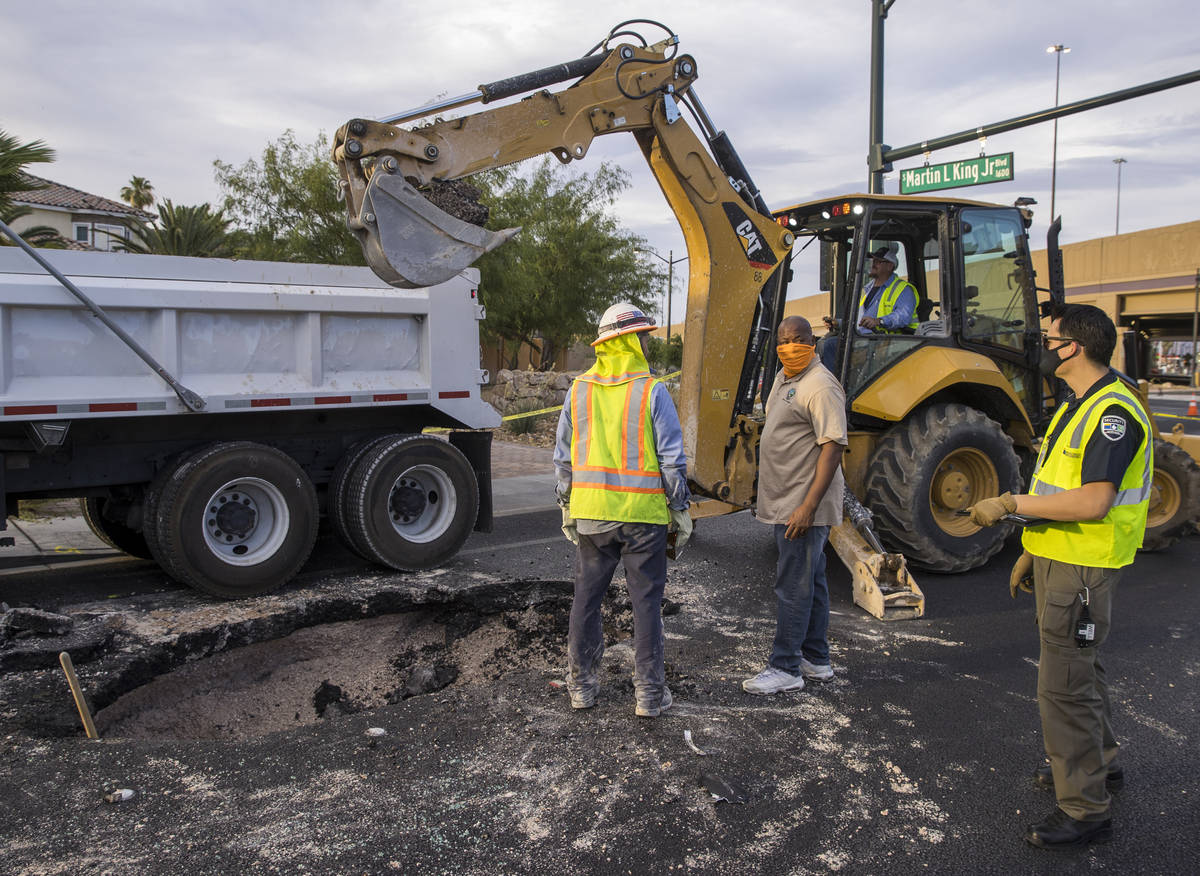 Sinkhole closes intersection near downtown Las Vegas Las Vegas Review
