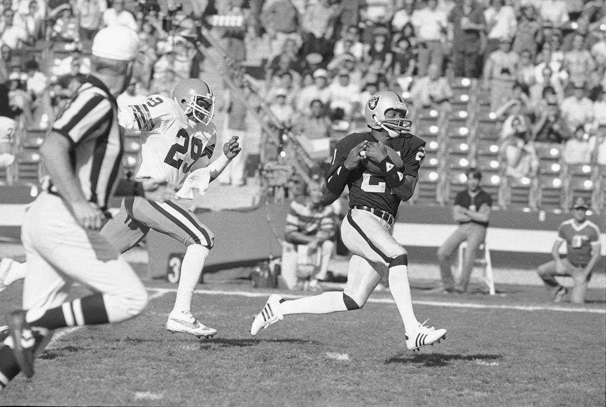 FILE - In this Jan. 8, 1983, file photo Los Angeles Raiders wide receiver Cliff Branch, right, ...