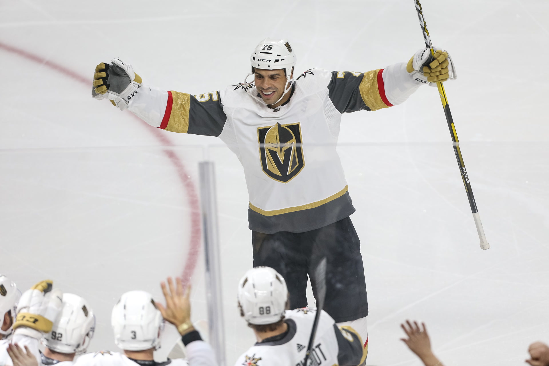 Vegas Golden Knights strike it right with Reaves extension