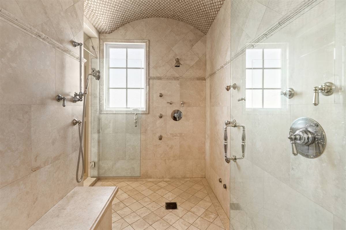 The master shower. (Luxurious Real Estate)