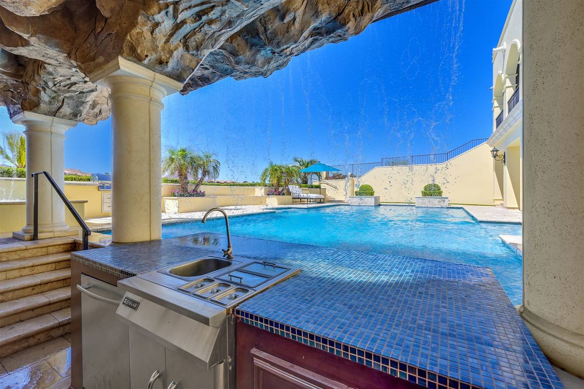 The outdoor kitchen. (Luxurious Real Estate)
