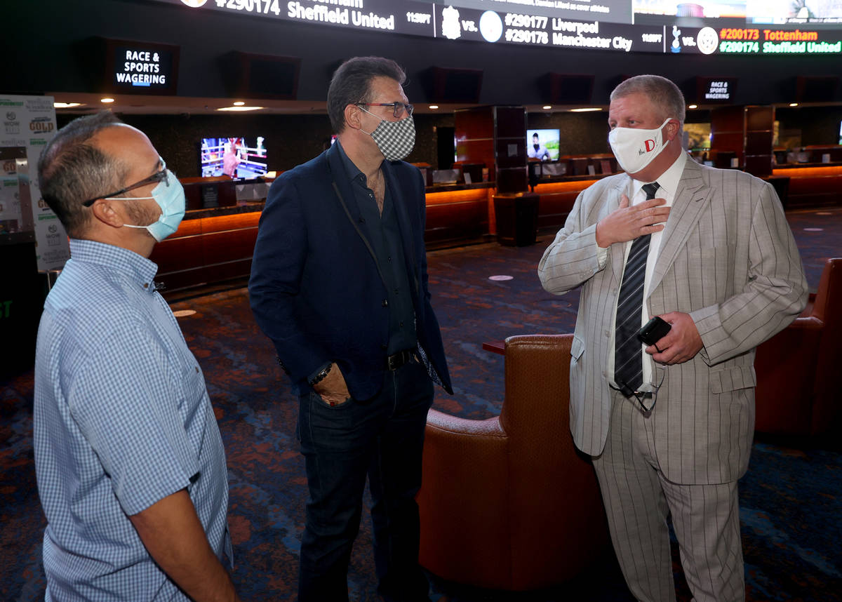 Circa Las Vegas co-owner and CEO Derek Stevens, right, greets Westgate sportsbook vice preside ...
