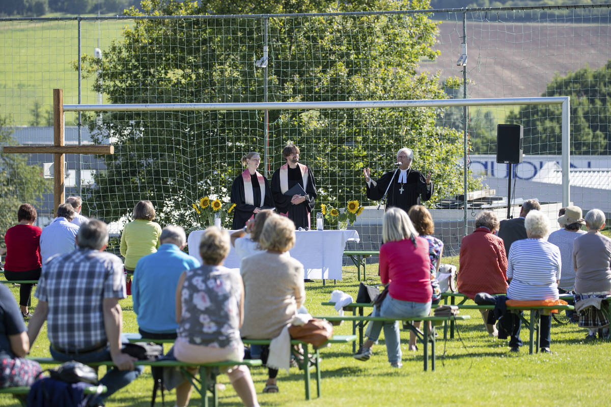 Lutheran Bishop of Bavaria Heinrich Bedford-Strohm, right in the goal, hold a church service on ...