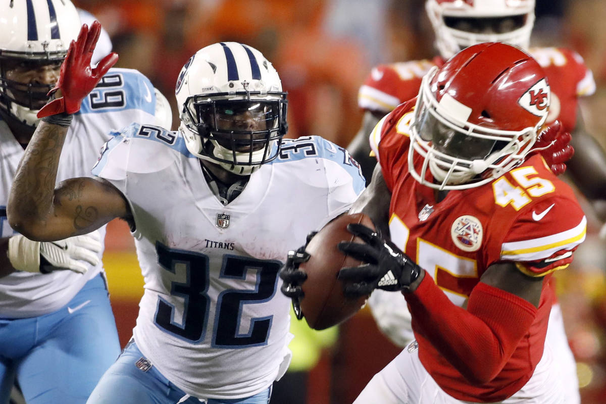 Kansas City Chiefs linebacker Ukeme Eligwe (45) intercepts a ball thrown by Tennessee Titans qu ...