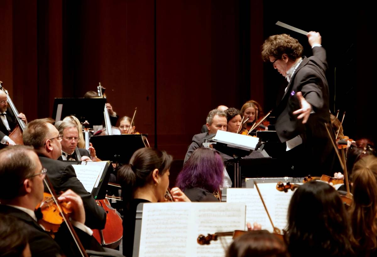 Donato Cabrera conducts the Las Vegas Philharmonic. (Las Vegas Philharmonic)