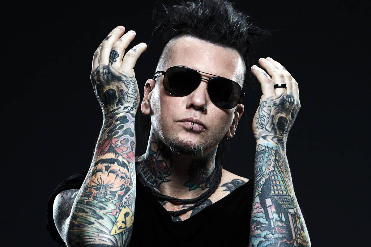 Guitar Great Ashba S Hypnotic Rocks Edm Las Vegas Review Journal