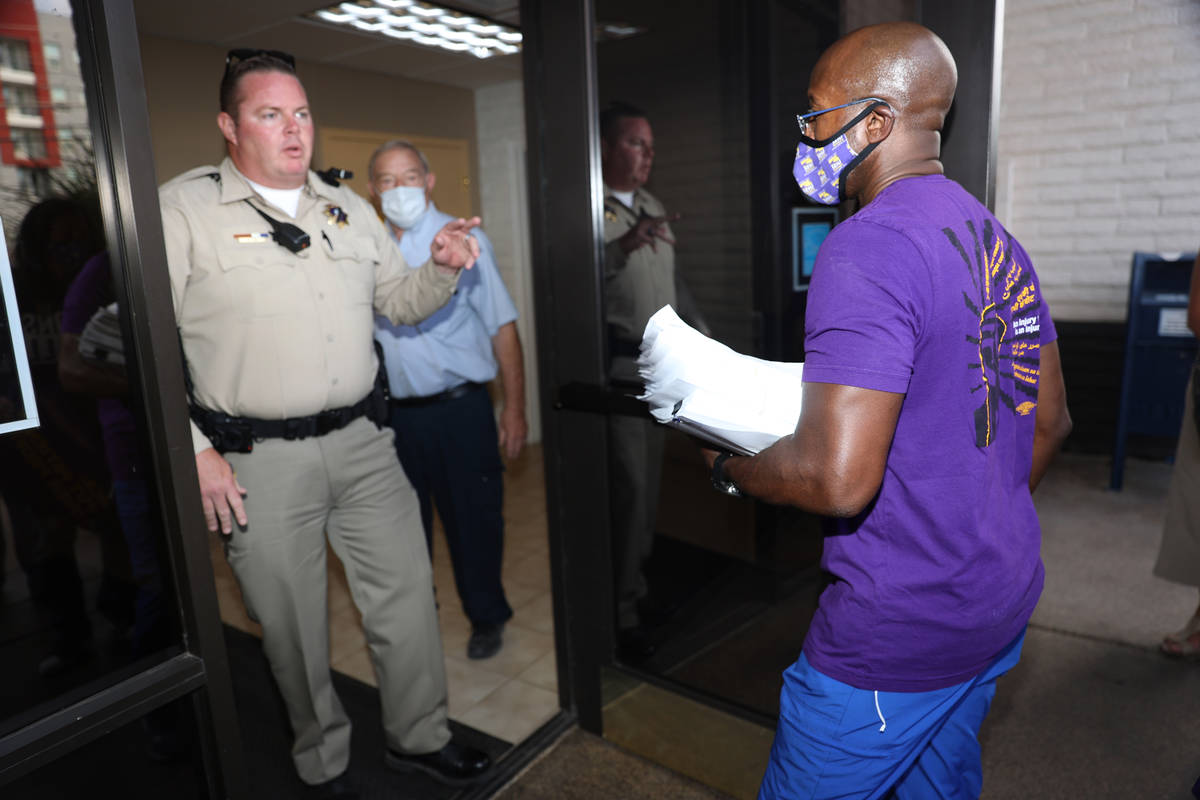 Las Vegas police Sgt. Donald Cox, left, gives directions to SEIU Local 1107 HCA health care wor ...