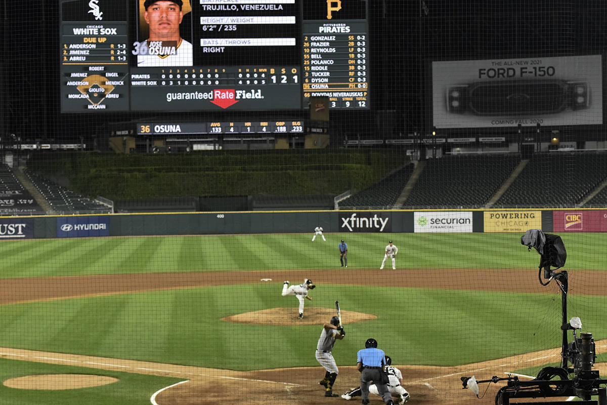Chicago White Sox starting pitcher Lucas Giolito delivers during the ninth inning of the team's ...