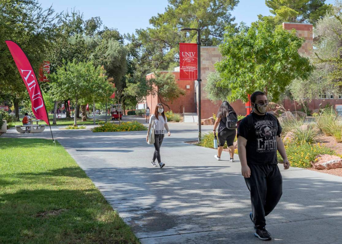 Students walking around campus at UNLV, in Las Vegas on Thursday morning, Aug. 27, 2020. (Eliza ...