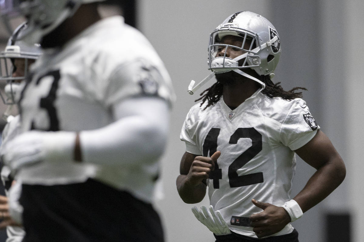 Raiders linebacker Cory Littleton (42) warms up during NFL football training camp practice on F ...