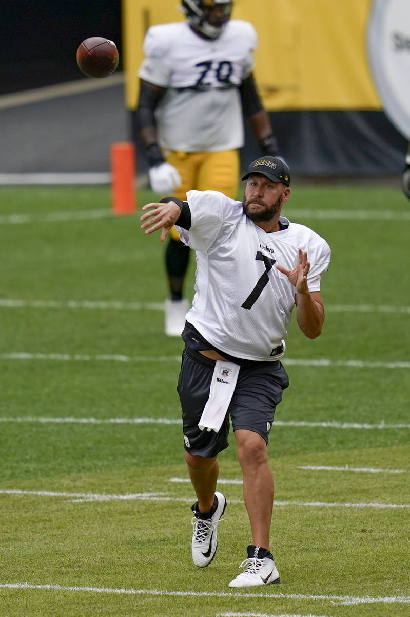 Pittsburgh Steelers quarterback Ben Roethlisberger (7) during an NFL football training camp pra ...