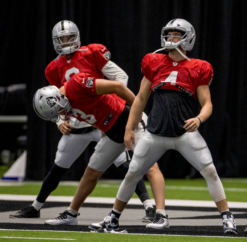 Las Vegas Raiders quarterback Derek Carr (4, from front), quarterback Nathan Peterman (3) and q ...