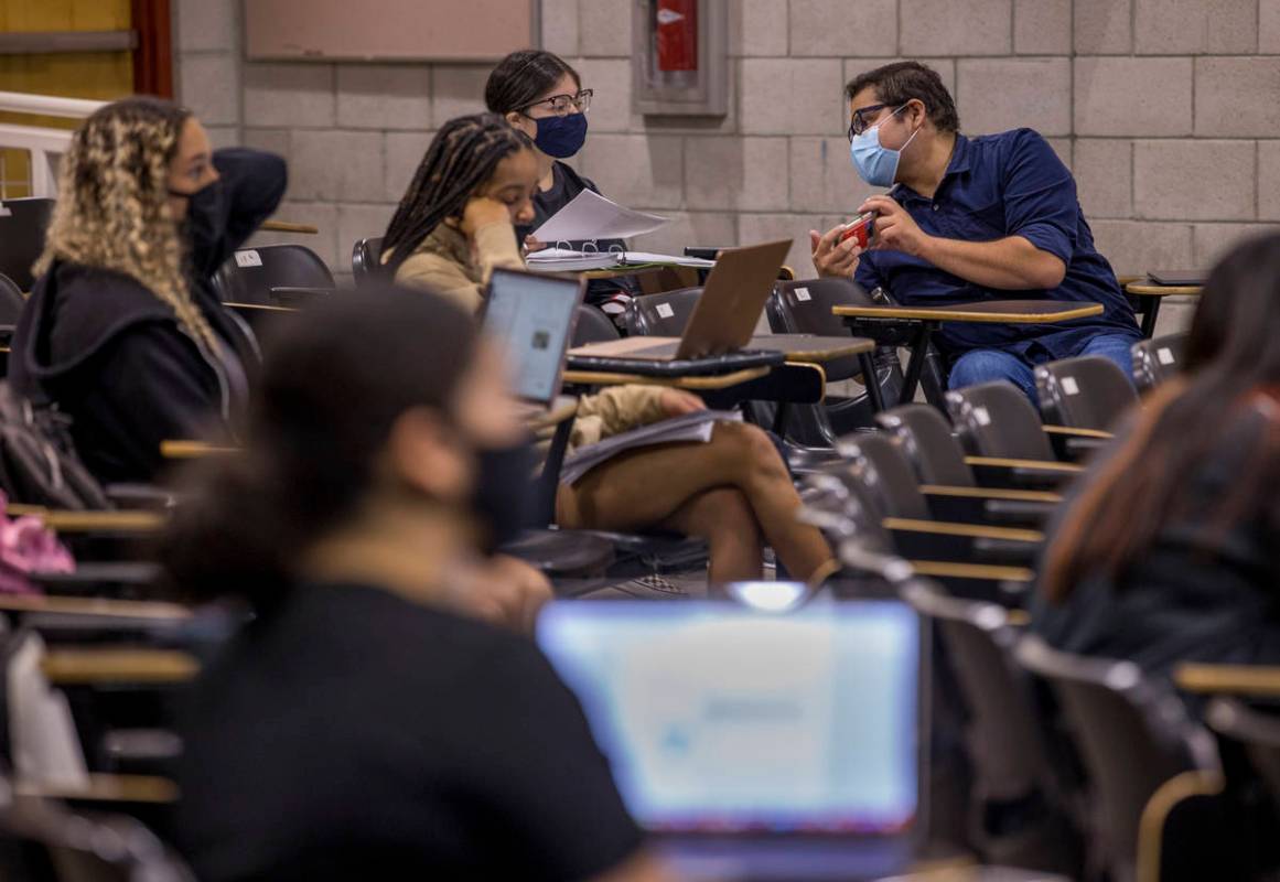 UNLV pre-nursing freshman Jorge "Fabian" Trejo-Ibarra, right, works on a problem with fellow st ...