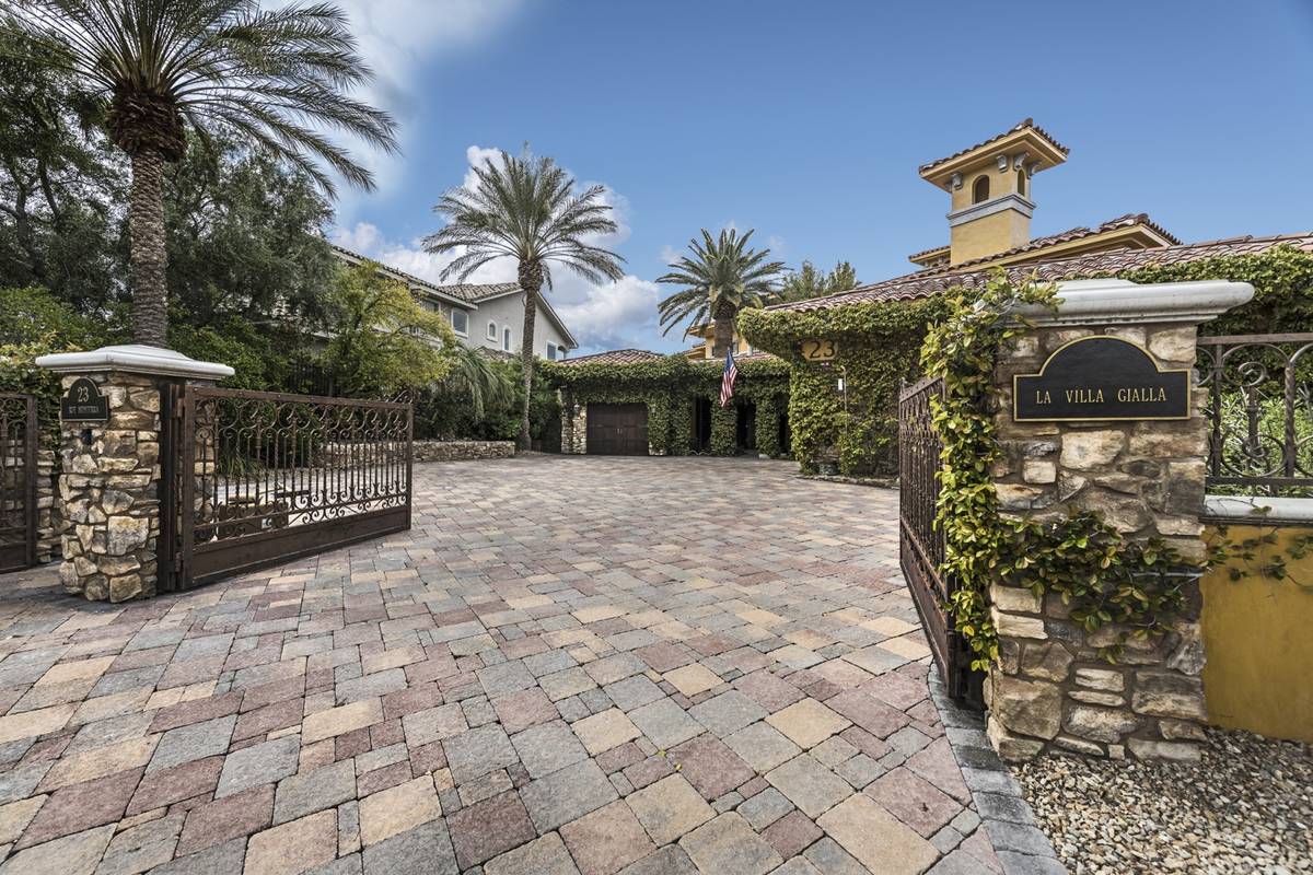 iLakei Las Vegas Mediterranean istylei mansion lists for 7 