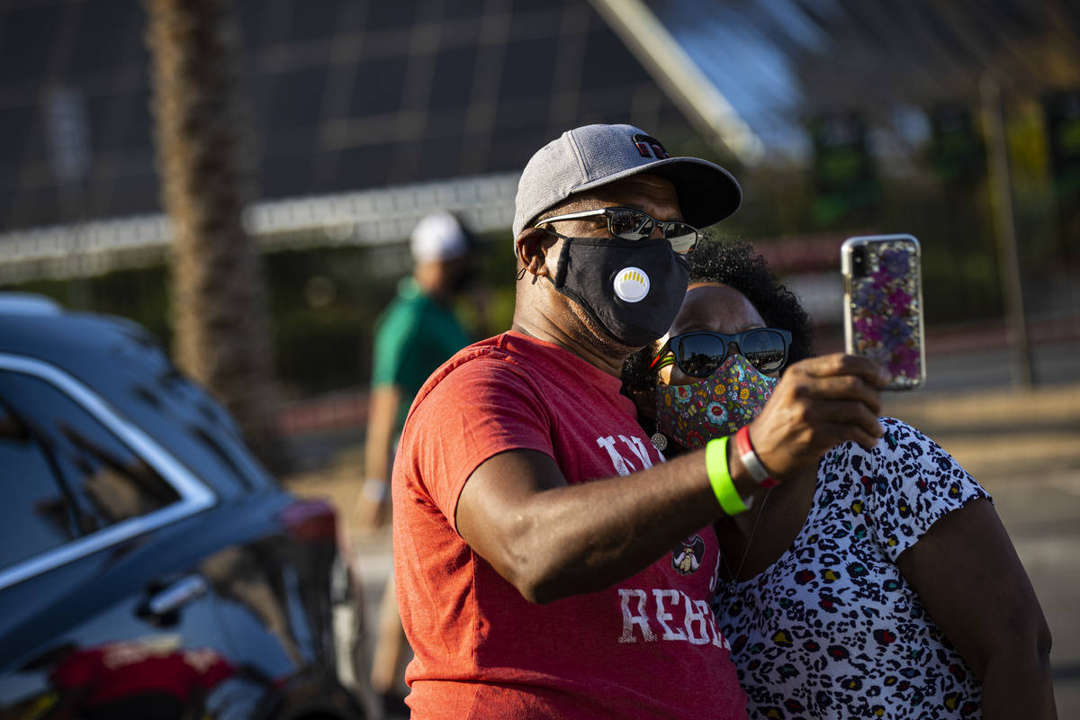 Las Vegas Aces fans Mike & Tina Whalum, of Las Vegas, take a selfie together during a drive-in ...