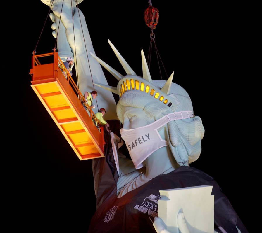 Las Vegas' Statue of Liberty gets Raiders jersey ahead of season opener