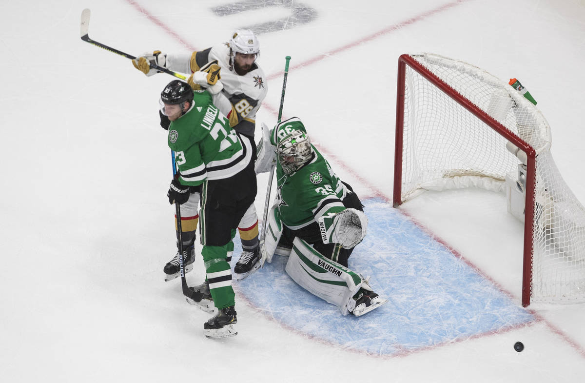 Dallas Stars' Esa Lindell (23) and Vegas Golden Knights' Alex Tuch (89) work in front of Stars ...