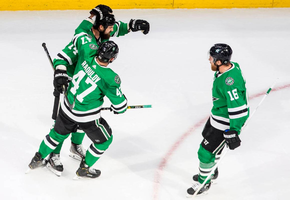 Dallas Stars' Jamie Benn (14) celebrates his goal against the Vegas Golden Knights with teammat ...