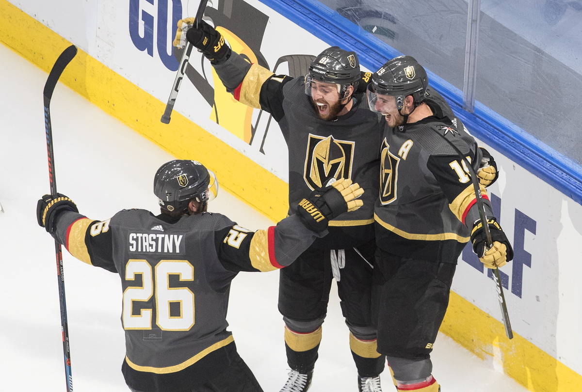 Vegas Golden Knights' Reilly Smith (19) celebrates his goal against the Dallas Stars with Paul ...