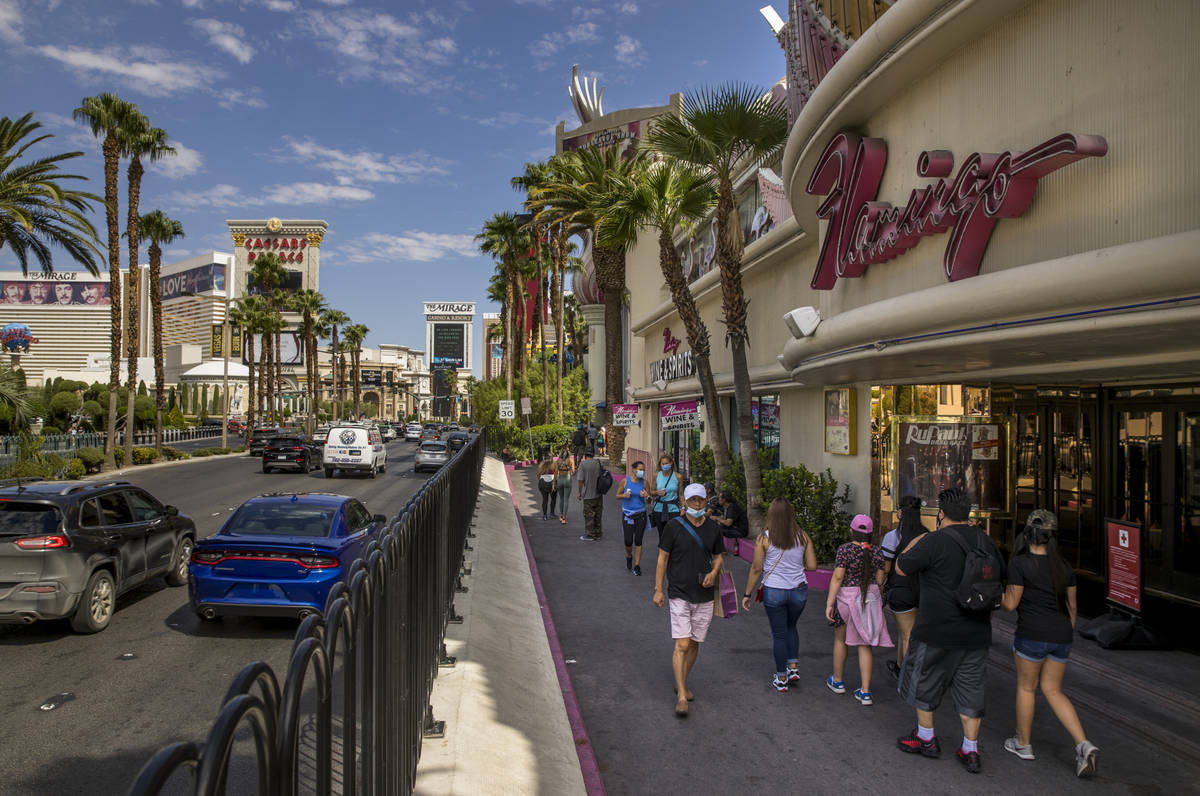 The Las Vegas Strip at the Flamingo is active during Labor Day weekend on Saturday, Sept. 5, 20 ...