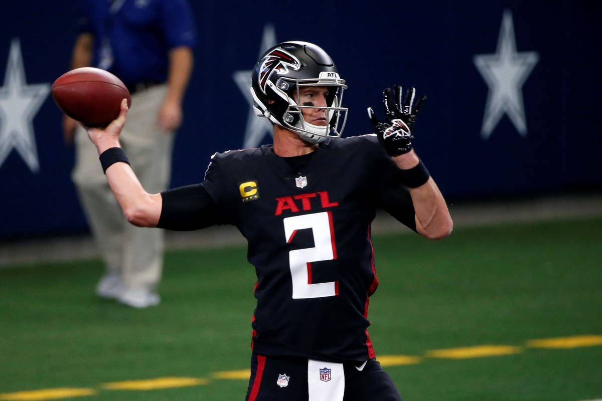 Atlanta Falcons quarterback Matt Ryan (2) warms up before an NFL football game against the Dall ...