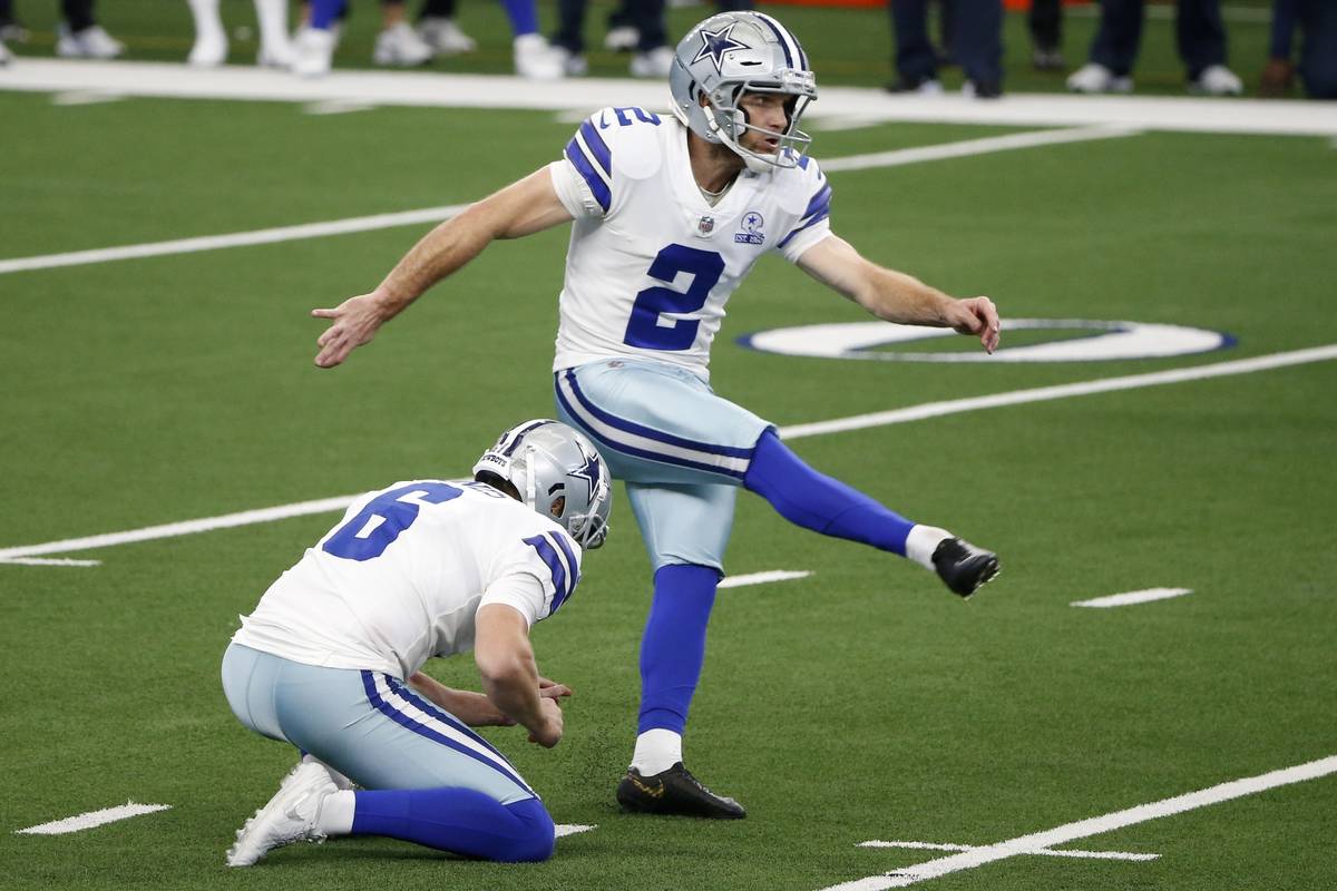Dallas Cowboys' Chris Jones (6) holds as kicker Greg Zuerlein (2) kicks a field goal in the clo ...