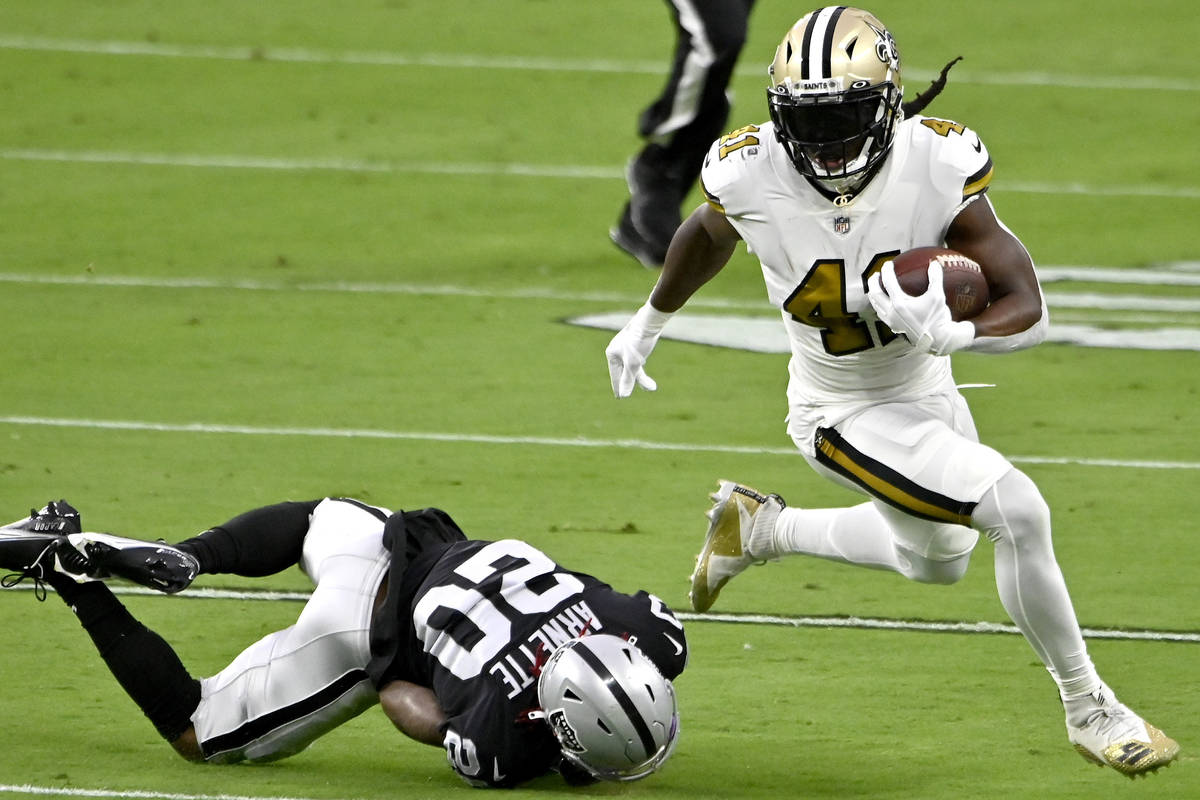 New Orleans Saints running back Alvin Kamara (41) eludes a tackle by Las Vegas Raiders cornerba ...