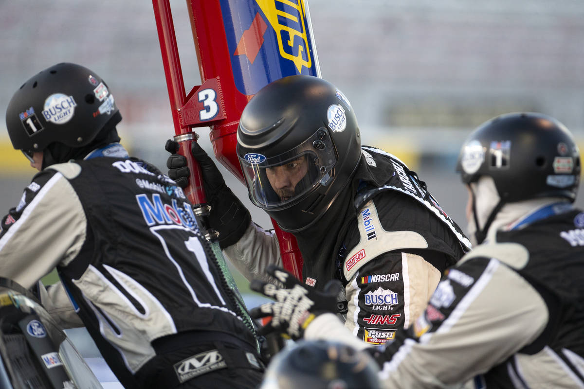 The pit crew for Kevin Harvick (4) services his car during a NASCAR Cup Series auto race&# ...