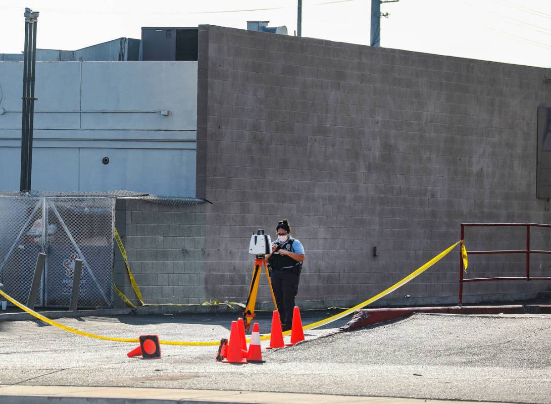 A North Las Vegas police officer works the scene of a homicide where a man was fatally shot Sun ...