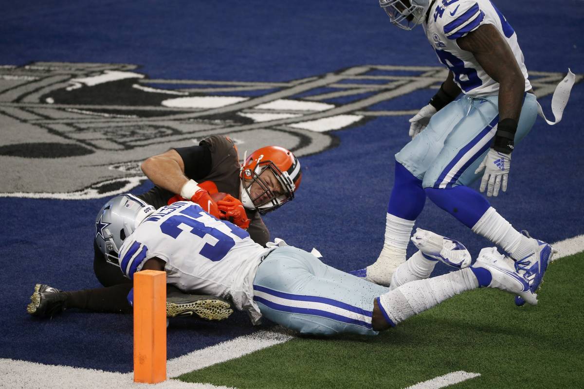 Dallas Cowboys safety Donovan Wilson (37) and linebacker Joe Thomas (48) defend as Cleveland Br ...