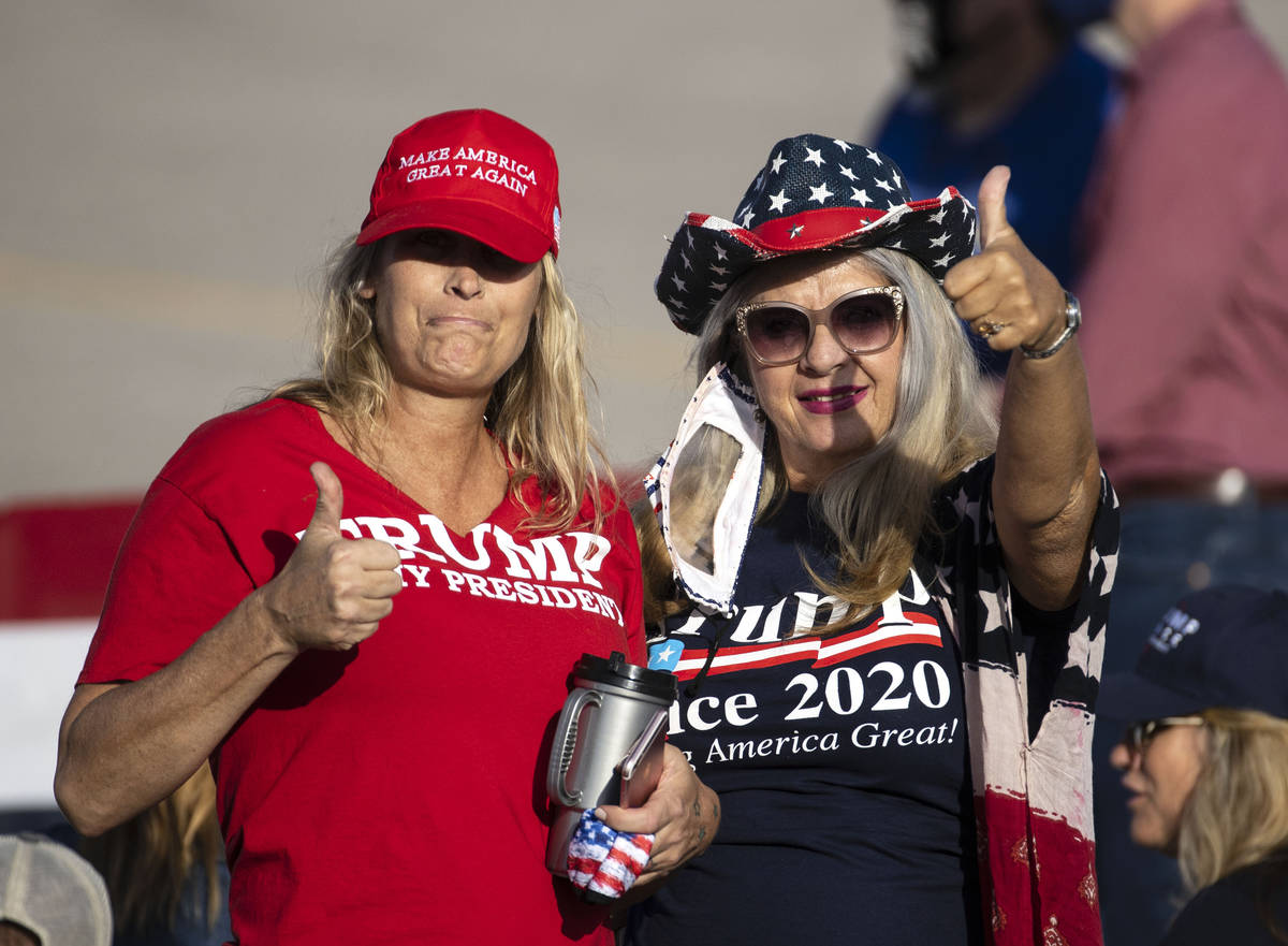 Donnett Lewis, left, and Rosa Hall, both of Boulder City, flash a thumbs up as they wait for Vi ...