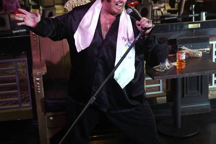 Pete "Big Elvis" Vallee performs at the Piano Bar at Harrah's Las Vegas in his first ...