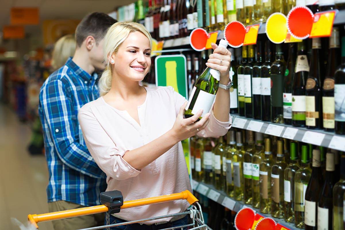 Помогает выбирать вино. Drinks at the shop. Wine can. Discount alcohol Beer Wine marketing for customer Home service.