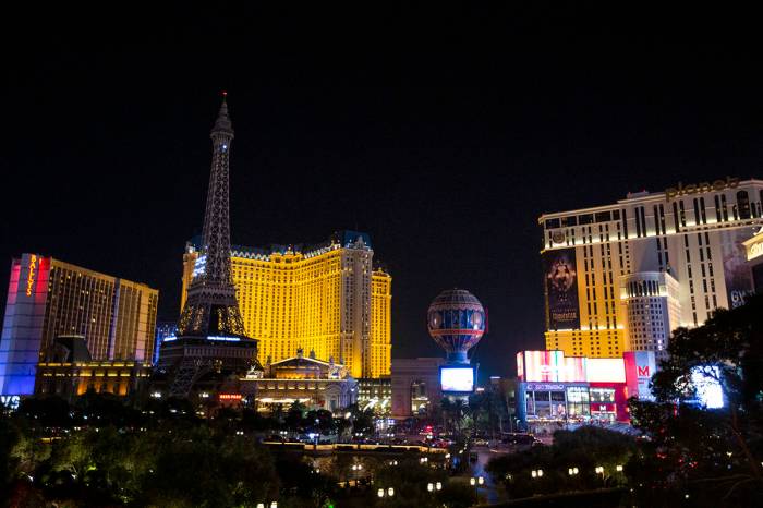 Paris Las Vegas Power Back On After Outage Forces Evacuations Las Vegas Review Journal