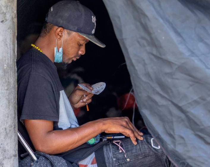 Advocates trek underground to reach homeless in Las Vegas tunnels Las