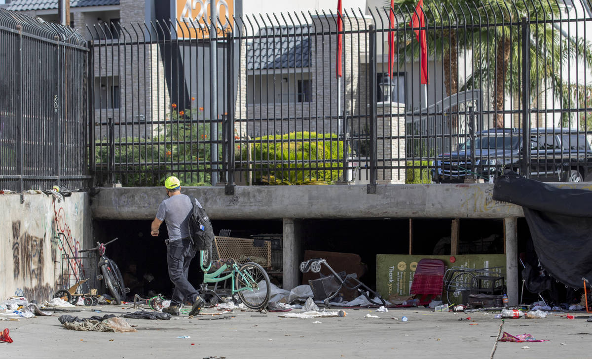 Advocates trek underground to reach homeless in Las Vegas tunnels Las