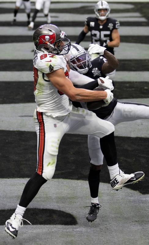 Tampa Bay Buccaneers tight end Rob Gronkowski (87) makes a touchdown catch over Las Vegas Raide ...