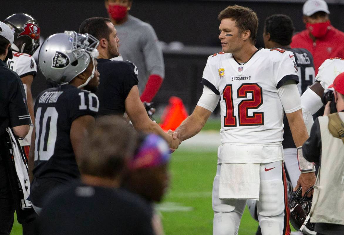 Las Vegas Raiders quarterback Derek Carr (4) and Tampa Bay Buccaneers quarterback Tom Brady (12 ...