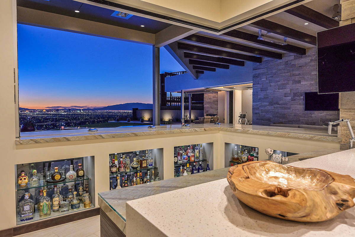 The indoor/outdoor bar. (Huntington and Ellis)